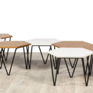 Ensemble de sept tables