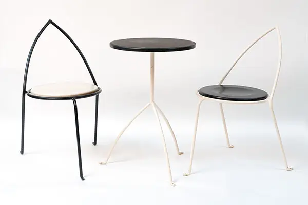 Ensemble chaises-guéridon